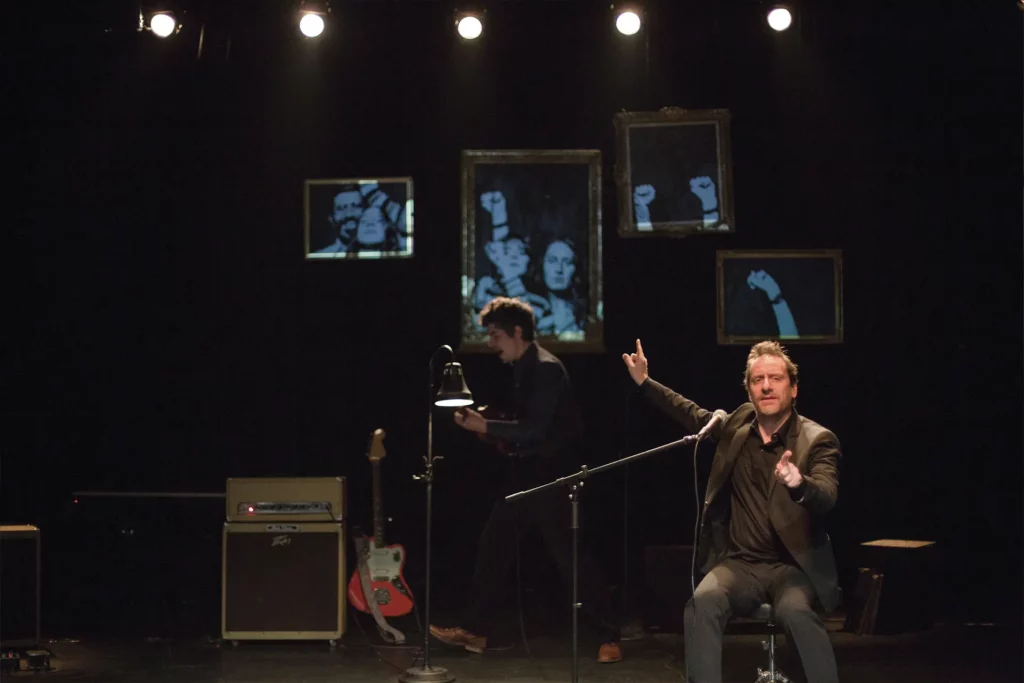 Henri Liebman dans Liebman Renégat, conception Henri Liebman, collaboration à la mise en scène David Murgia, musique Philippe Orivel, Théâtre Varia, Bruxelles, 2015. Photo Leslie Artamonow.