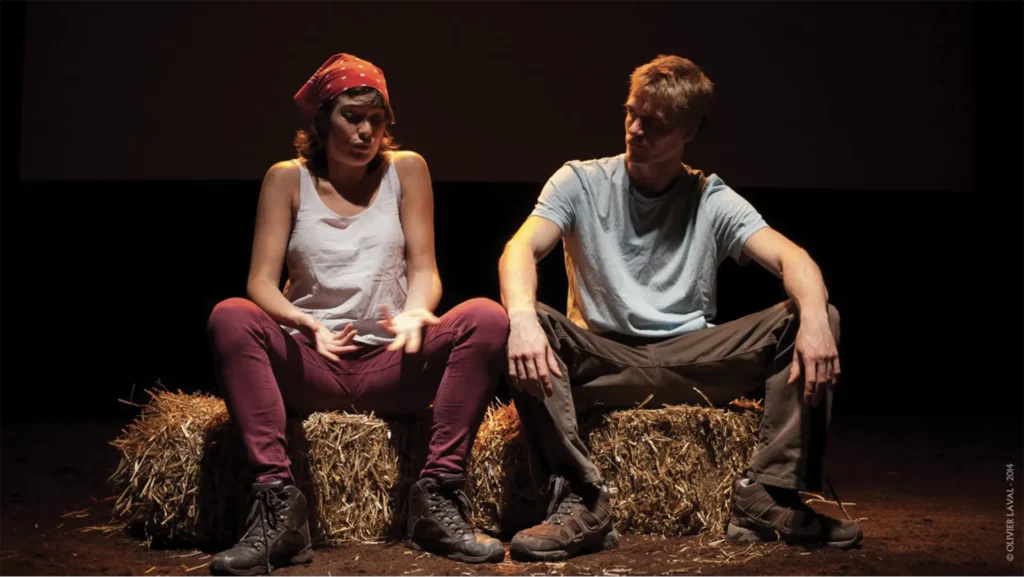 Valérie Gimenez et Charles Culot dans Nourrir l’Humanité, c’est un métier, Compagnie Art & tça, Théâtre National, Bruxelles, 2014. Photo Olivier Laval.