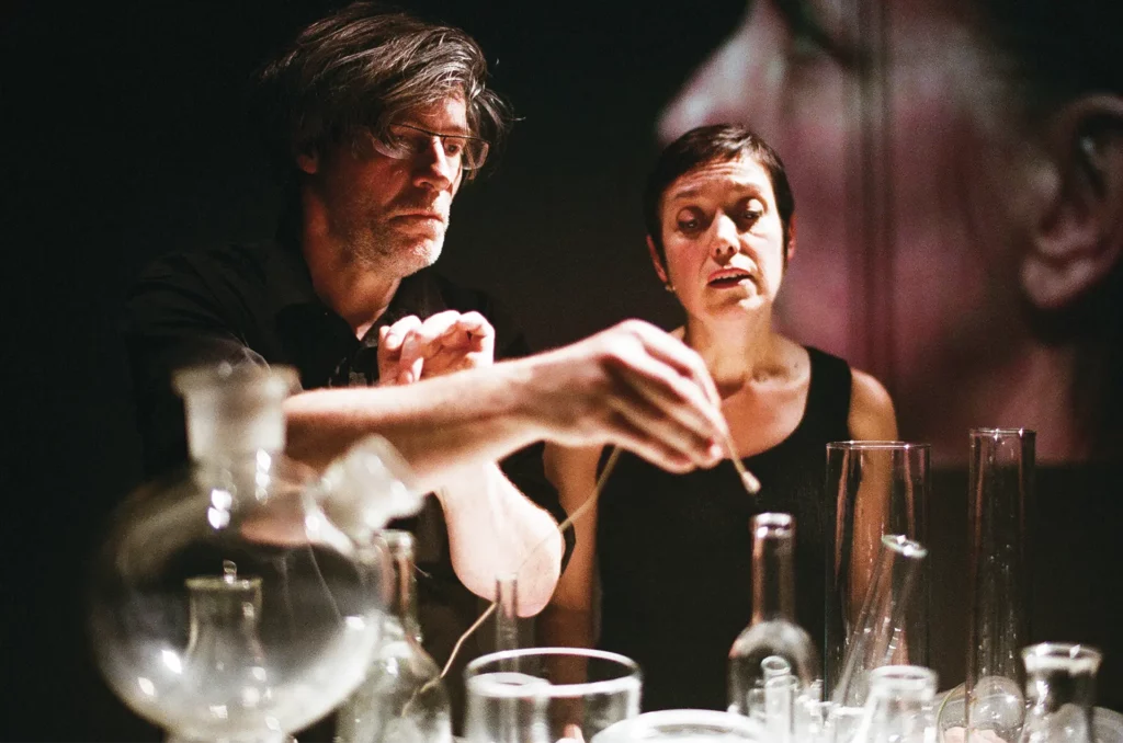 Raymond Delepierre et Isabelle Dumont dans Intérieur voix de Delphine Salkin, Le Rideau, Bruxelles, 2014. Photo Herman Sorgeloos.