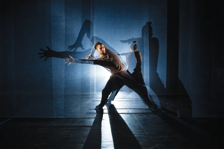 Gabriel David Nieto dans Espejo, Cie José Besprosvany, Théâtre Varia, Bruxelles, 2015. Photo Leif Firnhaber.