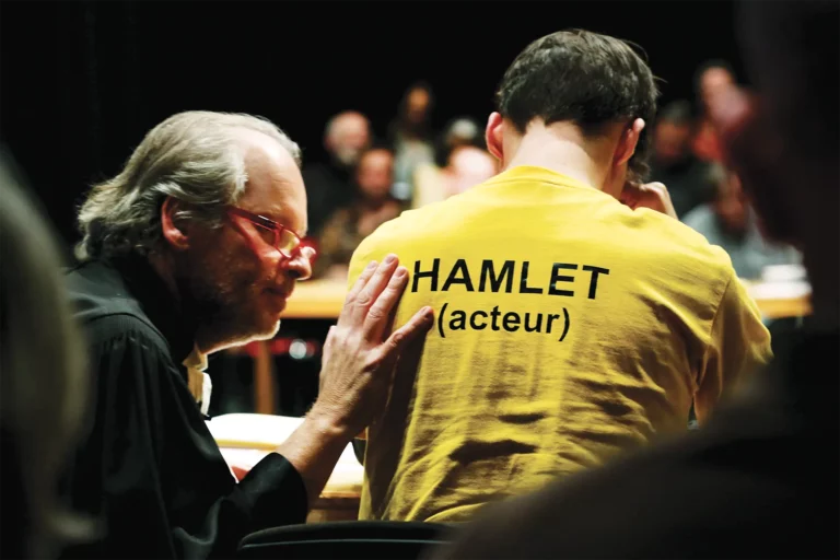 Please, Continue (Hamlet), conception Roger Bernat et Yan Duyvendak, 2014. Photo Greg Noo-Wak.