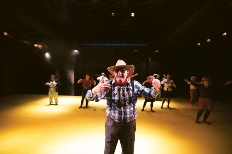 Louis Smet dans Notes pour le futur de Selma Alaoui, Théâtre Les Tanneurs, Bruxelles, 2015. Photo Paul Jules Smith.