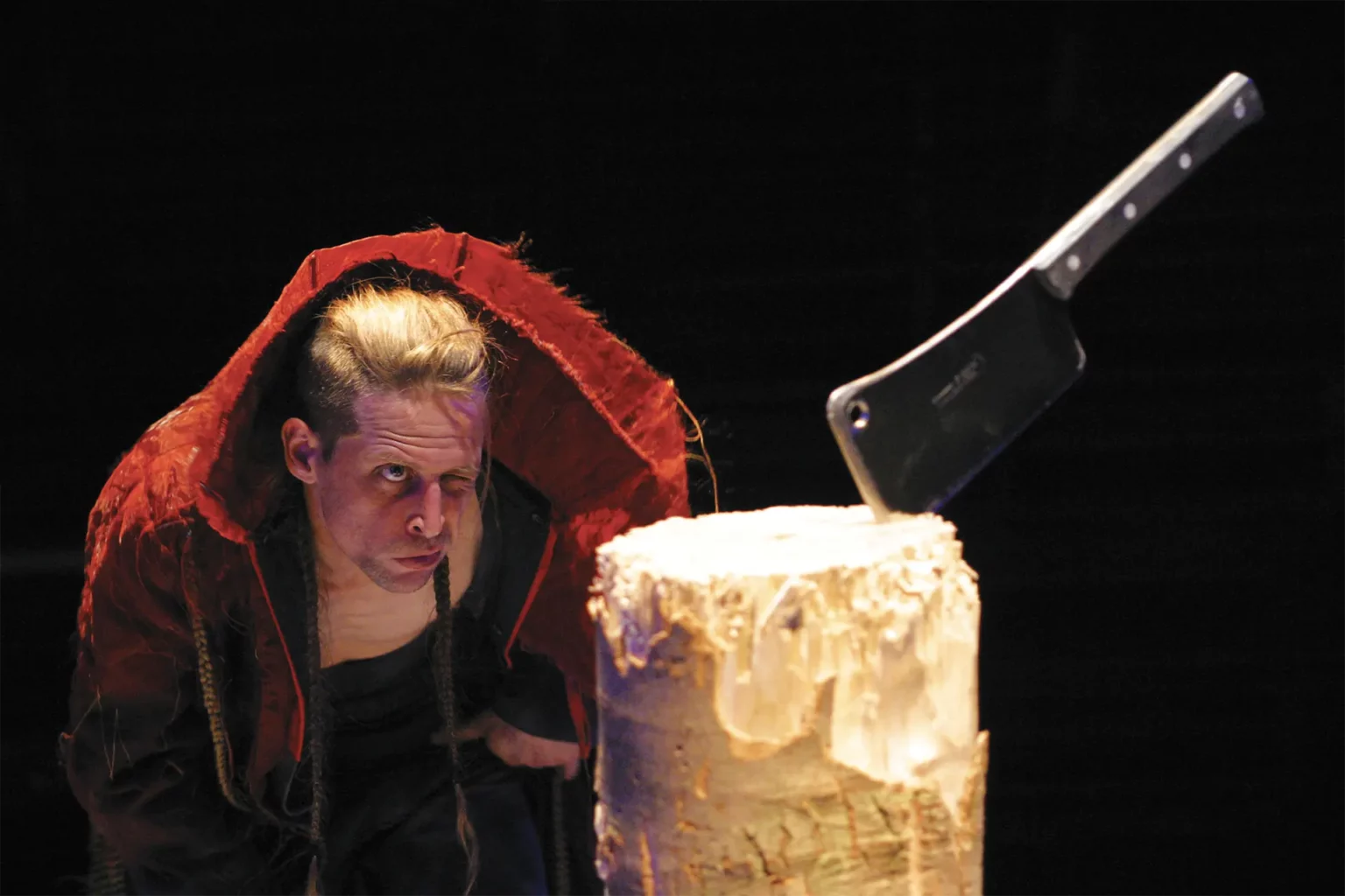 Johann Le Guillerm dans Cirque Ici-Secret, conception Johann Le Guillerm, 2006. Photo Philippe Cibille.