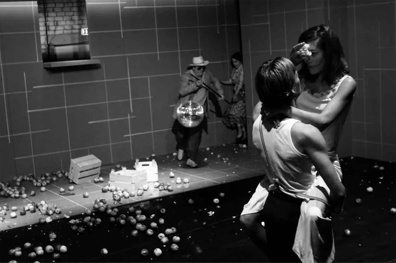 FIGHT CITY. VINETA, texte et mise en scène de Armin Petras, Thalia Theater Hamburg, 2001. Photo Arno Declair.