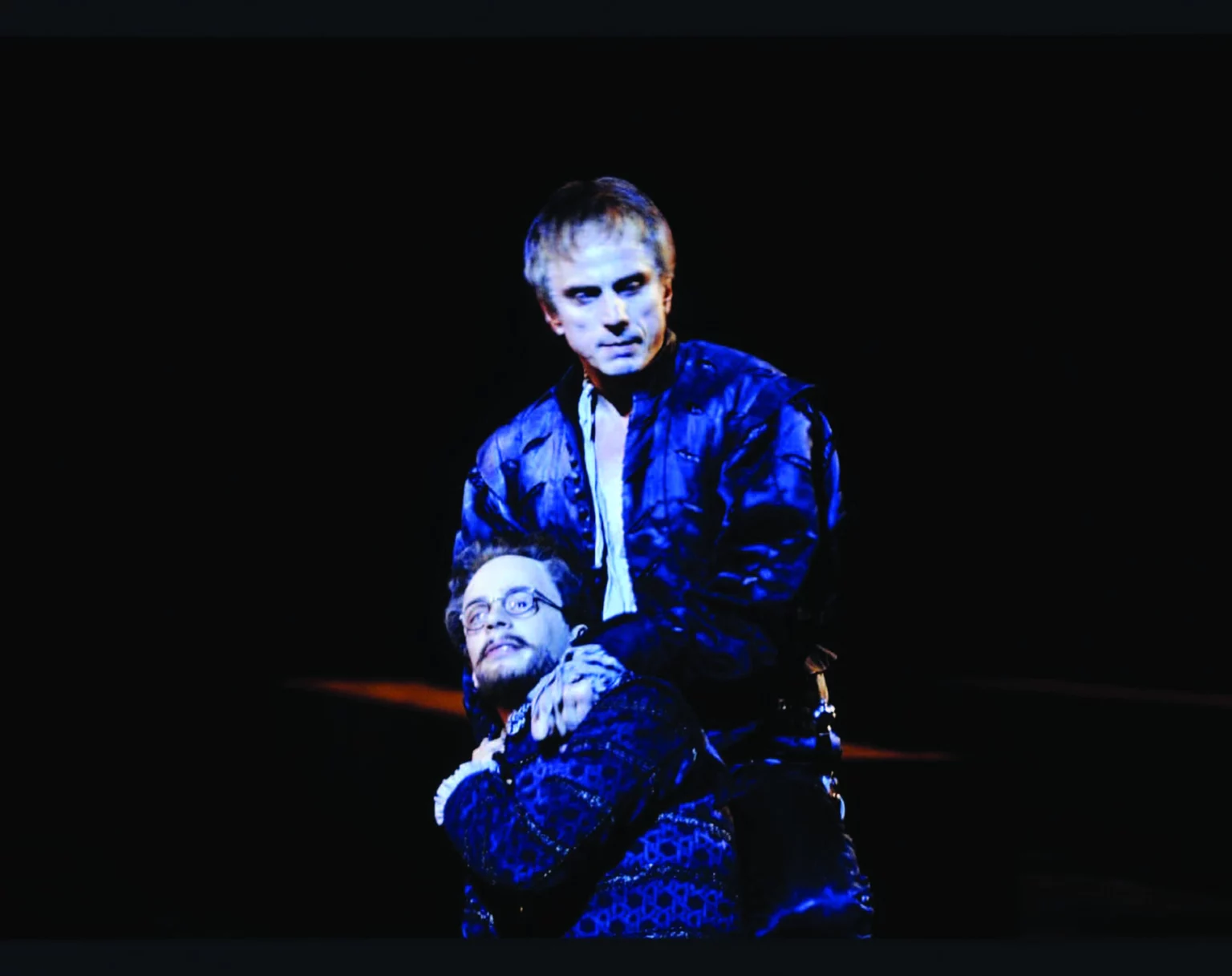 Gérard Desarthe (hamlet) et Thibault de Montalembert (horatio) dans hAMLET de William Shakespeare, mise en scène Patrice Chéreau, Festival d’Avignon, 1988. Photo Daniel Cande. © SABAM Belgium 2015.