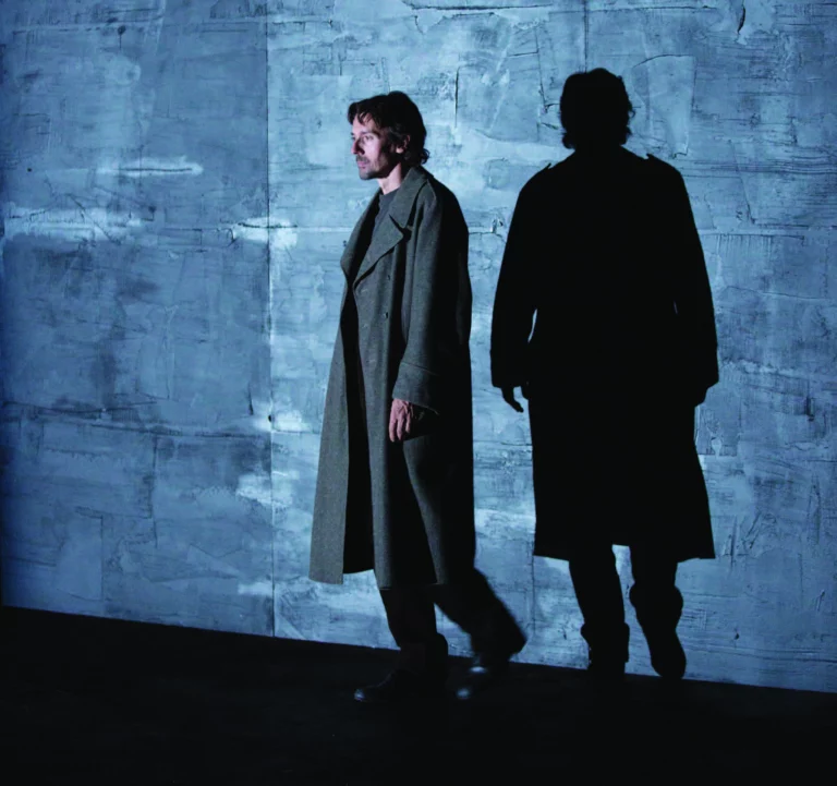 Stanislas Nordey dans hINKEMANN d’Ernst Toller, adaptation et mise en scène Christine Letailleur, traduction huguette et René Radrizzani, Théâtre National de Bretagne, 2014, reprise au Théâtre National de la Colline au printemps 2015. Photo Caroline Ablain.