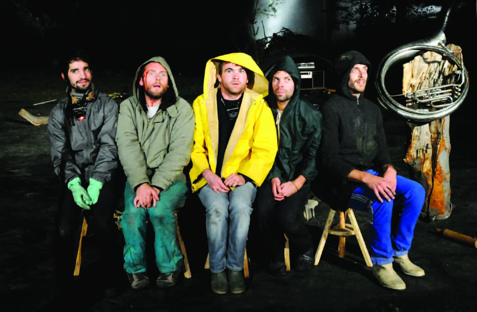 David Murgia, Jérôme De Falloise, Romain David, Benoît Piret et Jean-Baptiste Szezot dans LE SIGNAL DU PROMENEUR, Théâtre de Verdure, Vagney, 2012. Photo Céline Chariot.