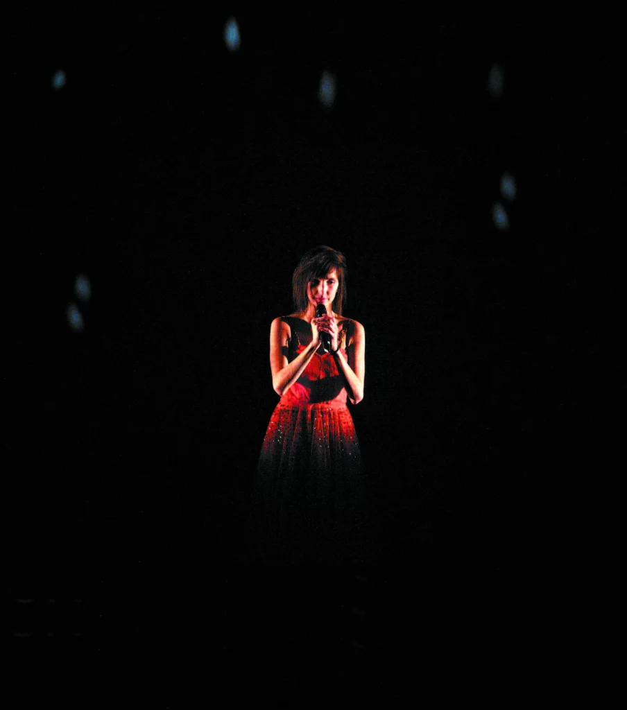 olivia Carrère dans LIFE : RESET, ChRoNIQUE D’UNE VILLE éPUISéE, mise en scène Fabrice Murgia, Théâtre National de Bruxelles, mai 2011. Photo Cici Olsson.