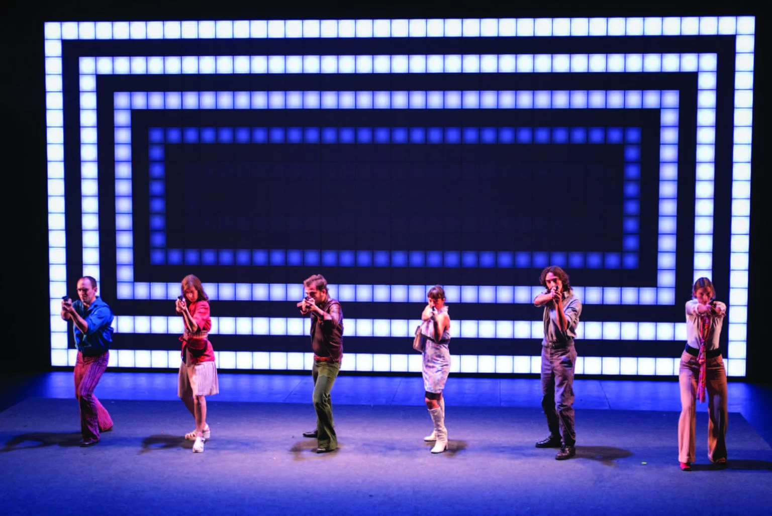 Jonathan hecquel, Marie Félix, Baptiste Amann, Judith Morisseau, David Botbol, Anne-Sophie Sterck dans LES ENFANTS DE LA TERREUR, texte et mise en scène Judith Depaule, Théâtre National de Bretagne, Festival Mettre en scène, Rennes, 2014. Photo Camille Richard.