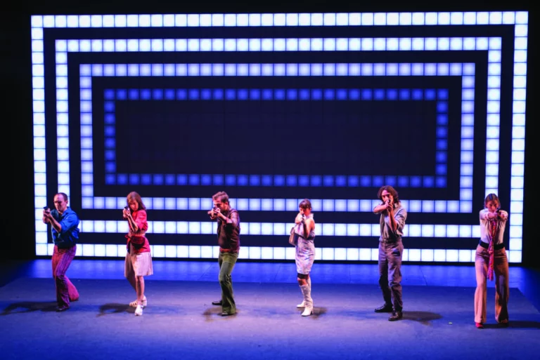 Jonathan hecquel, Marie Félix, Baptiste Amann, Judith Morisseau, David Botbol, Anne-Sophie Sterck dans LES ENFANTS DE LA TERREUR, texte et mise en scène Judith Depaule, Théâtre National de Bretagne, Festival Mettre en scène, Rennes, 2014. Photo Camille Richard.