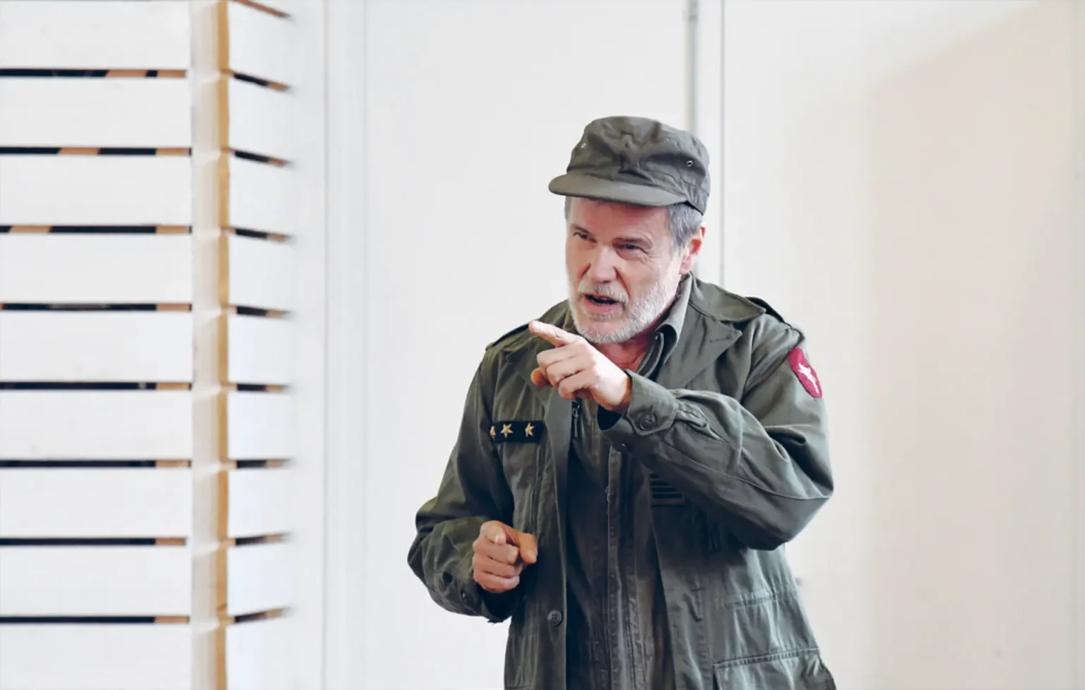 Philippe Vincenot dans Lakhès- Sur le courage d’après Platon, mise en scène Grégoire Ingold, Palais de la Porte Dorée, Paris, 2017. Photo DR.