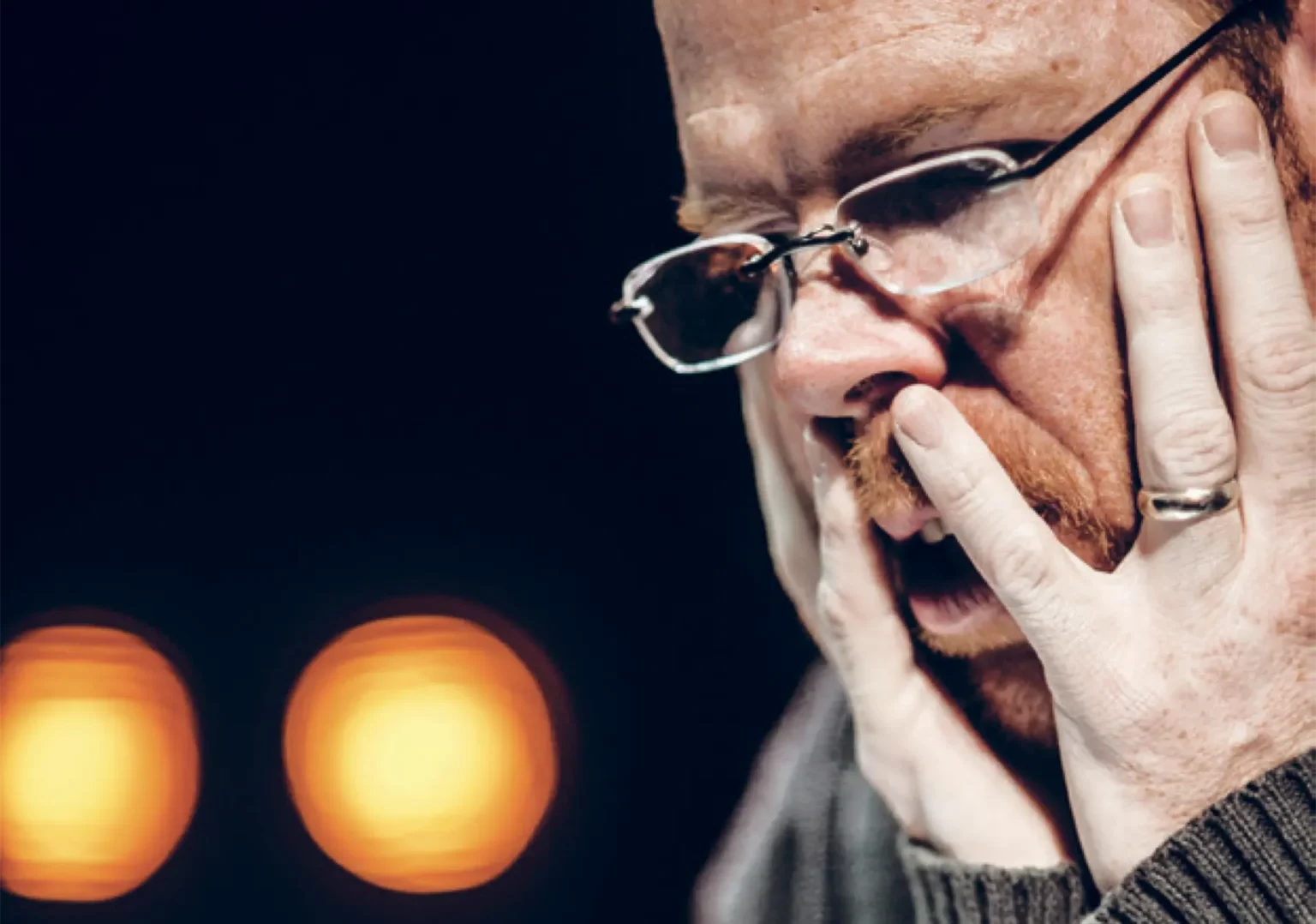 Bruno Vanden Broecke dans Socrates, conception, texte et mise en scène Stefaan Van Brabandt, Kaaitheater, Bruxelles, 2015. Photo Bart Grietens.