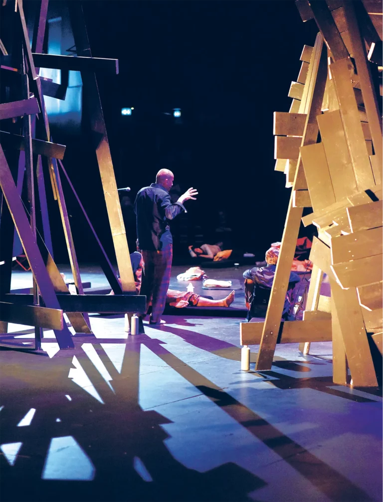 Les Héros de la pensée, un projet de Massimo Furlan et Claire de Ribaupierre, Théâtre des Amandiers Nanterre, dans le cadre des Mondes possibles, mai 2018. Photo Philippe Lebruman.