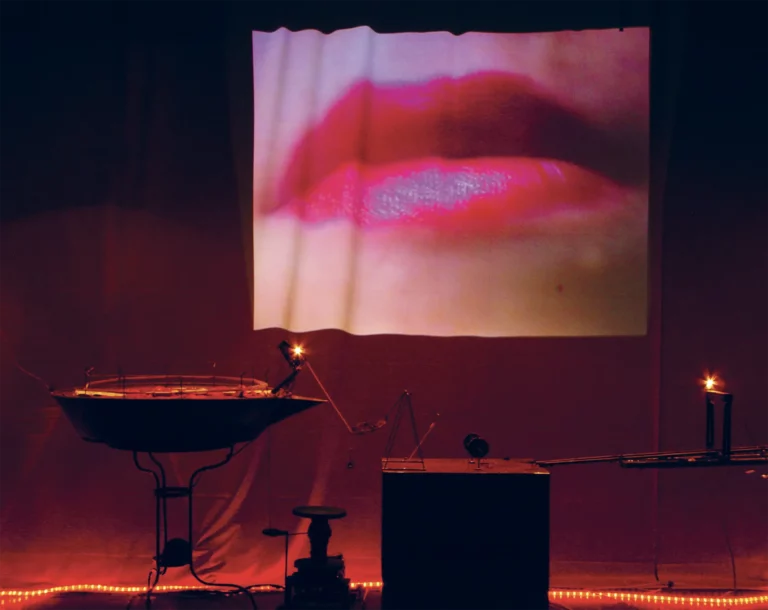 Dés(équilibres, conception Odradek/Pupella Noguès, 2014. Photo Bruno Wagner.