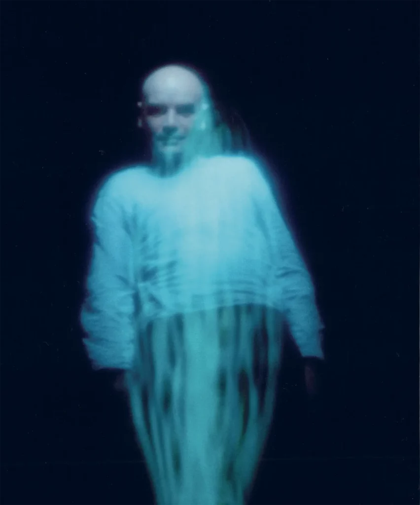 Eric Houzelot dans Orgia, mise en scène de Jean Lambert-wild & Jean-Luc Therminarias, réalisation numérique de Cécile Babiole, création au Théâtre Granit
à Belfort, 2001. Photo Jean Lambert-wild.