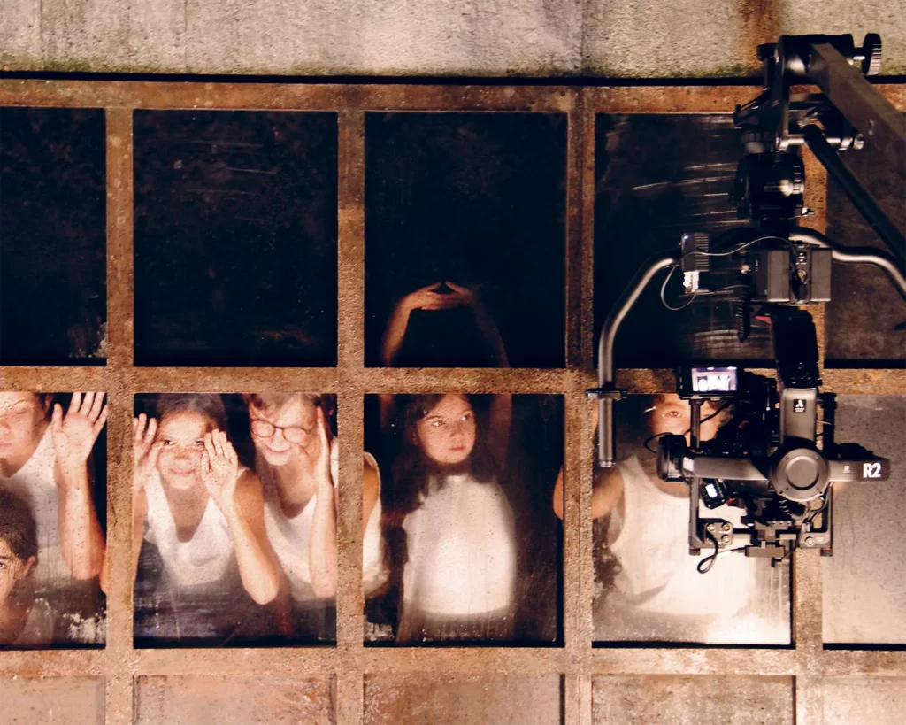 La Mémoire des arbres, mise en scène Fabrice Murgia, création vidéo Giacinto Caponio, création au Théâtre National Wallonie-Bruxelles, 2019. Photo Olya Tsoraeva.