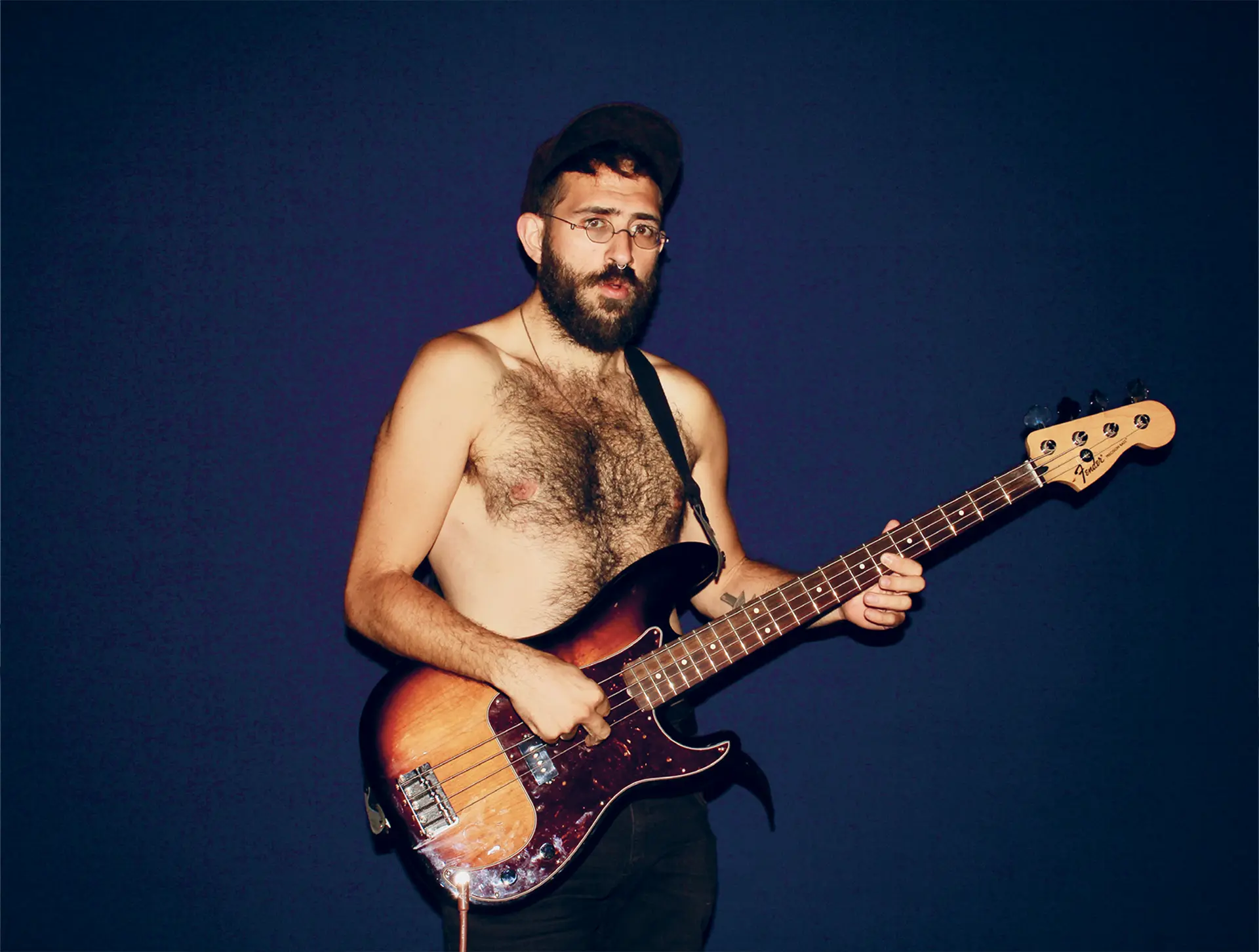 Hot Bodies – Stand Up (performance), mise en scène, interprétation, photo et vidéo Gérald Kurdian, création au CENTQUATRE-PARIS, 2018. Photo Gérald Kurdian.