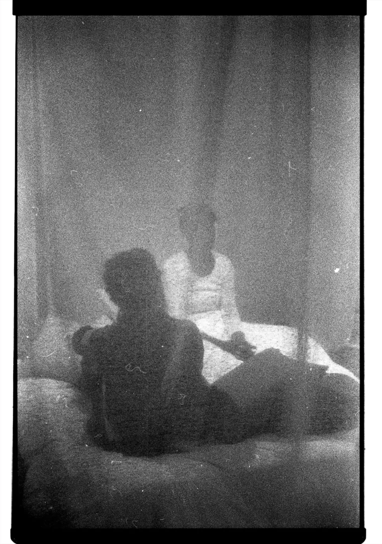 Lucile Choquet et Bwanga Pilipili dans Jusque dans nos lits, mise en scène Lucile Choquet, création à La Bellone (Bruxelles), février 2020. Photos Gabriel Maydieu.