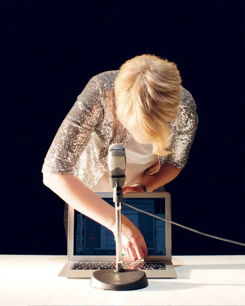 Florence Minder dans Saison 1, mise en scène Florence Minder, création au Théâtre National (Bruxelles), janvier 2017. Photo Valérianne Poidevin.