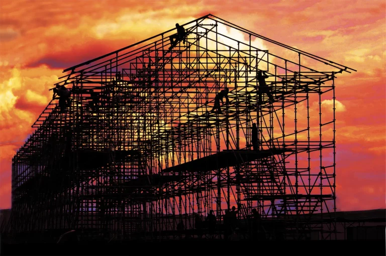 Montage du théâtre pour les représentations d’Os Sertões à Canudos, Teatro Oficina, 2007. Photo : Cafi.