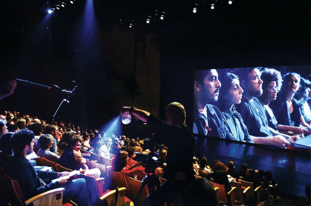 O Agora que demora, Christiane Jatahy, São Paulo : SESC Pinheiros, 2019. Photo : Patricia Cividanes.