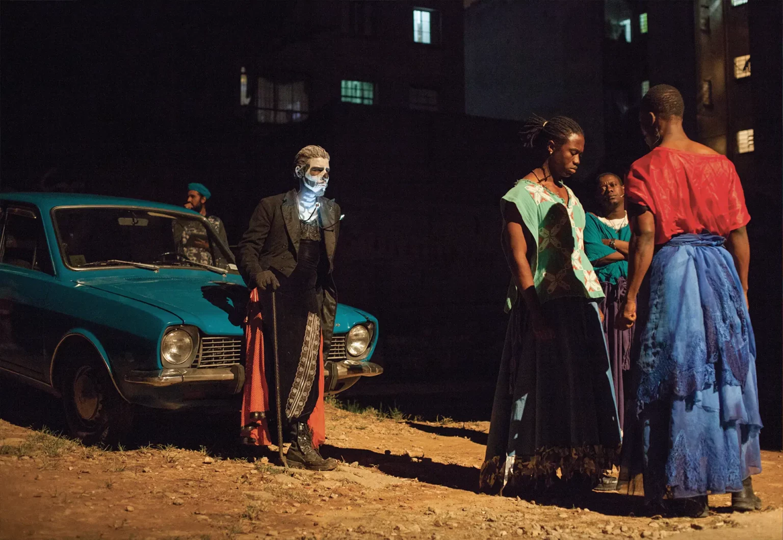 Tenca Silva, Joel Aurilien, Dumoulin Louis Edvard et Junior Odnel Barthelemy dans Cidade Vodu, Teatro de Narradores, Mostra Internacional de Teatro de São Paulo – MITsp : Vila Itororó, 2016. Photo : Mayra Azzi.
