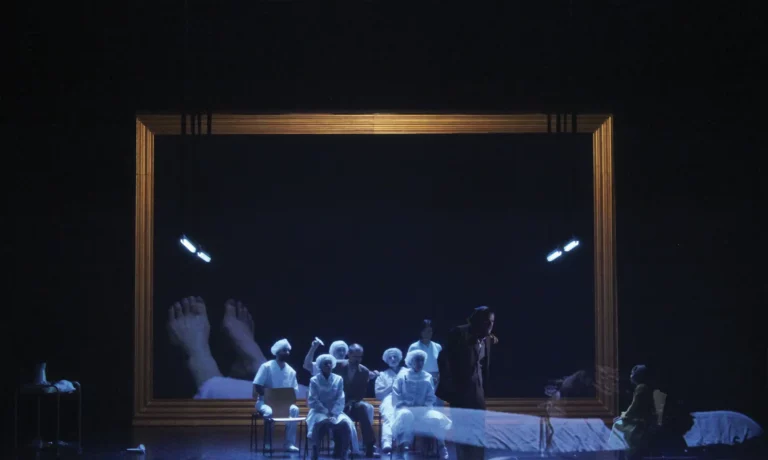 Koma, musique de Georg Haas, texte de Händl Klaus, mise en scène Immo Karaman, Schwetzingen, 2016. Photo Bärbl Hohmann.