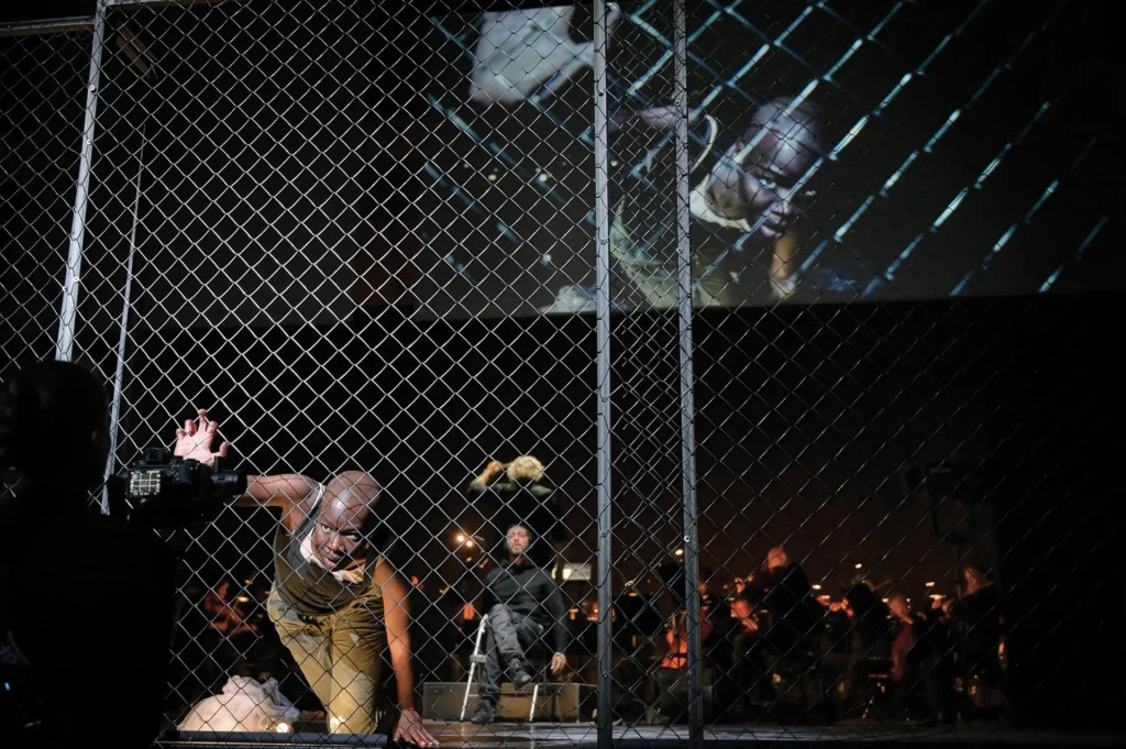 Stencia Yambogaza et Tarek Aït Meddour dans Baby Doll, mise en scène Marie-Ève Signeyrole, Deutsche Opera, Berlin, 2020. Photo Thomas Aurin.