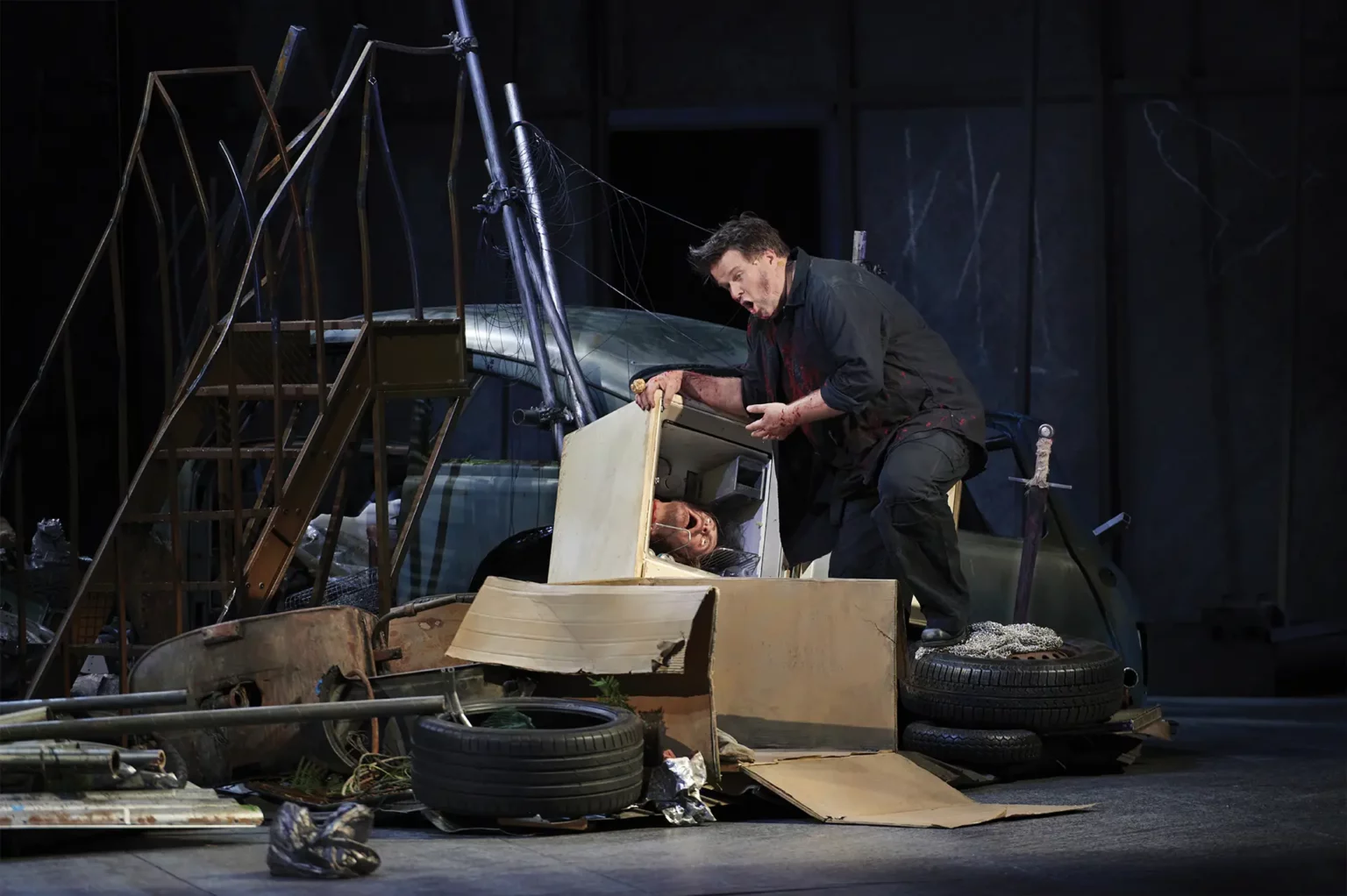 Daniel Brenna dans Siegfried de Wagner, acte II, mise en scène Stephen Langridge, Göteborg, 2021. Photo Lennart Sjöberg.