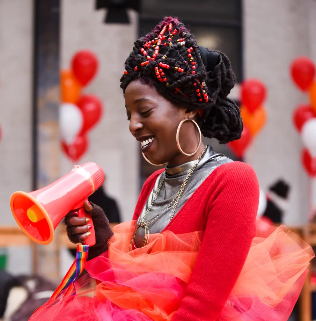 Queen Nikkolah, Laura Nsengiyumva, performance 2021, crédit Burezi