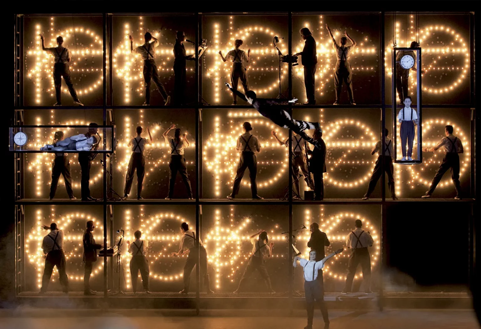 Einstein on the Beach, Opéra de Philip Glass et Robert Wilson, Chorégraphie de Lucinda Childs. Photo Lesley Leslie-Spinks.