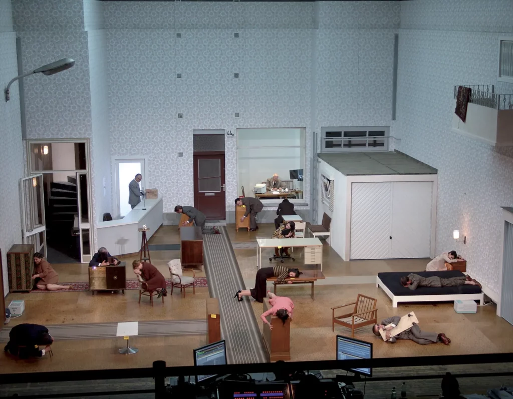 RIESENBUTZBACH. EINE DAUERKOLONIE (Riesenbutzbach, une colonie permanente) mise en scène Christoph Marthaler, 2009. Photo de filage Blanka Radoczy.