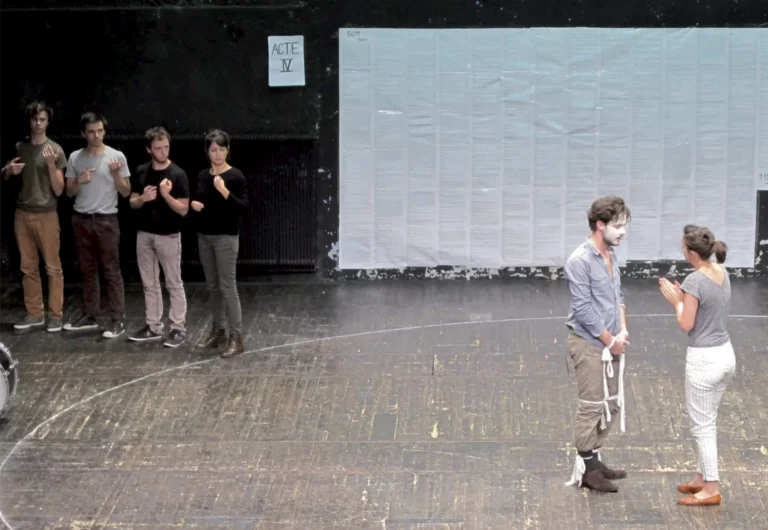 Pierre Laloge, Maxime Roger, Lucas Delesvaux, Judith Rutkowski, Benoit Martin, Asja Nadjar dans DOM JUAN de Molière, mise en scène Gwenaël Morin, dramaturgie Barbara Métais-Chastanier, assistant à la mise en scène Philippe Mangenot. Théâtre Permanent au Théâtre du Point du jour à Lyon, septembre 2013. Photo Élodie Erard.