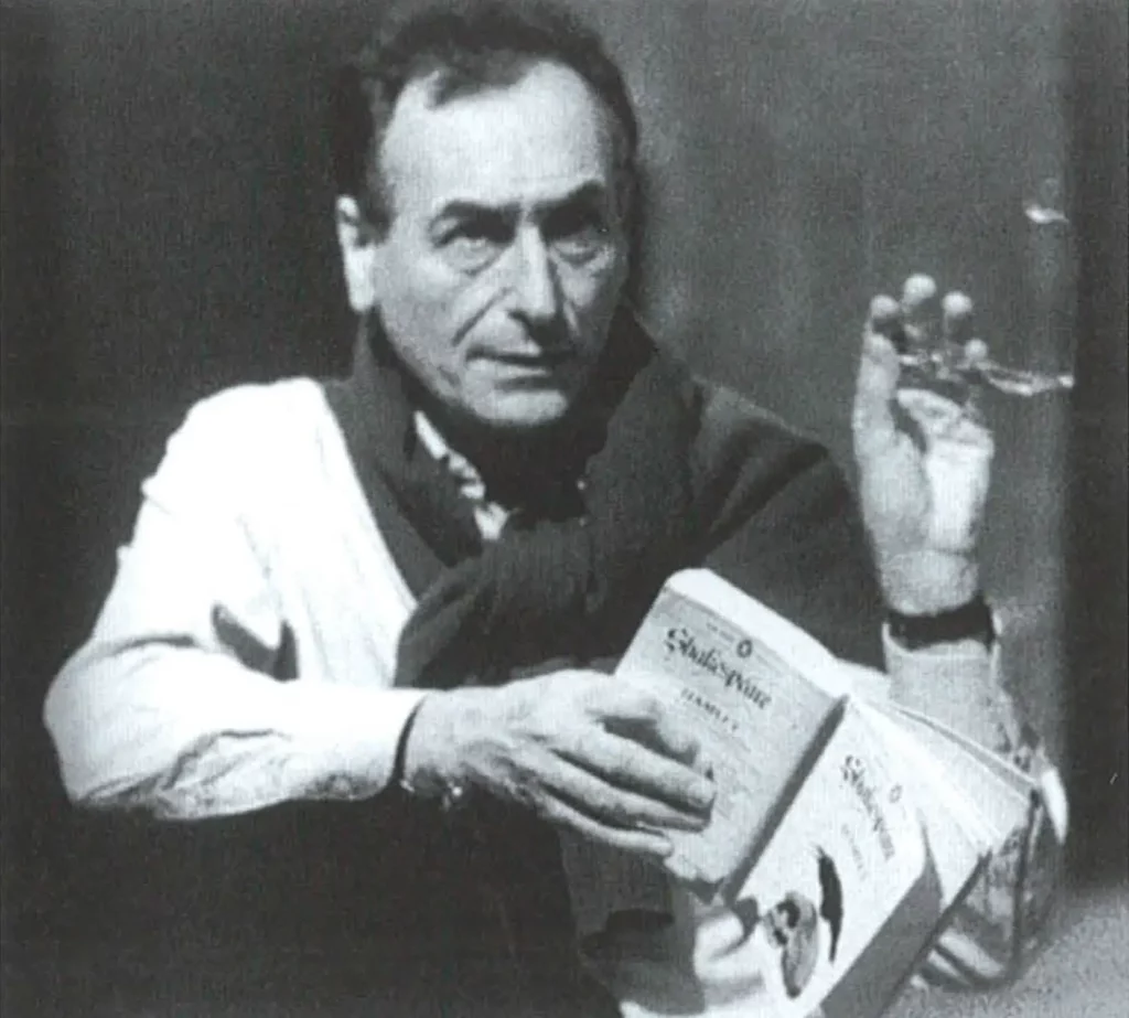 Antoine Vitez répète HAMLET de Shakespeare, 1983.
