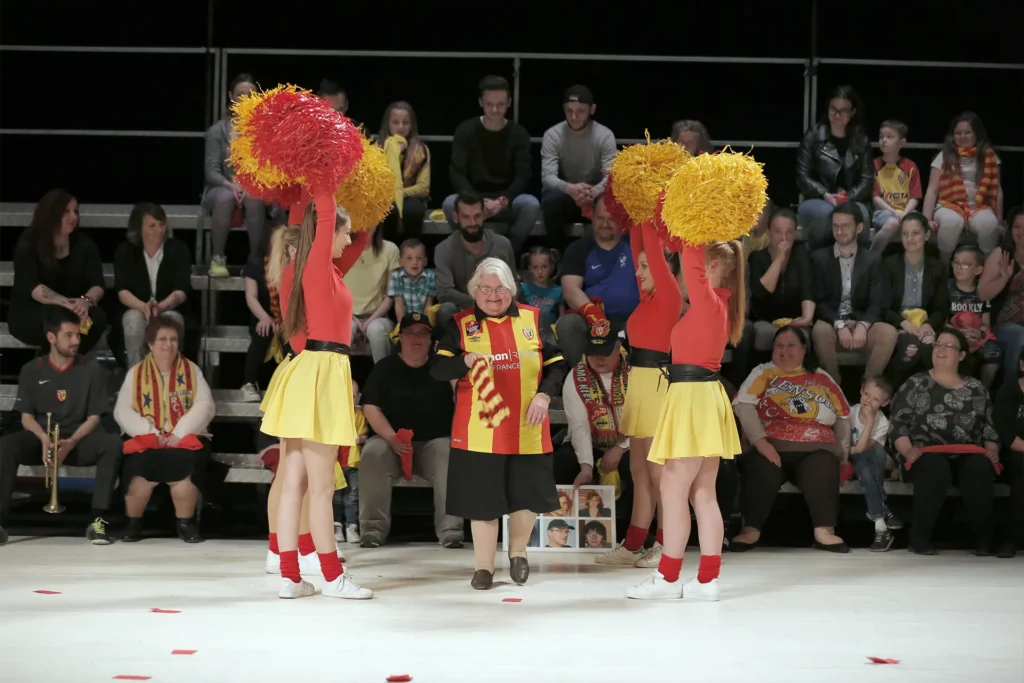 Yvette Dupuis dans Stadium.
Création à l’Hippodrome de Douai les 16 & 17 mai
2017. Stadium de Mohamed El Khatib, Théâtre de la Ville, Paris, 2017. Photo Pascal
Victor/artcompress.