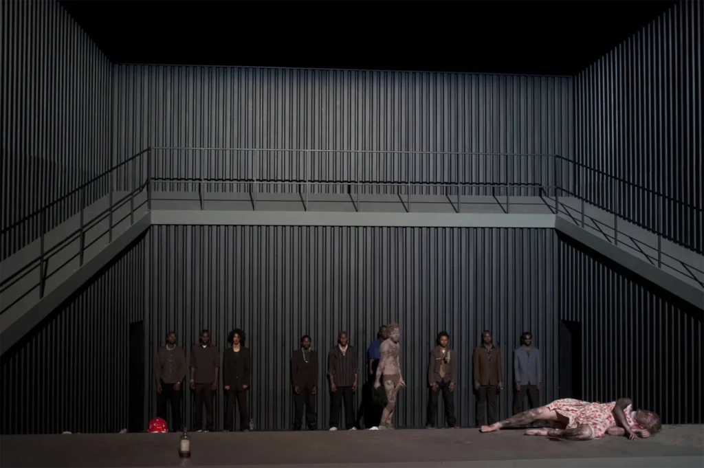 Combat de nègre et de chiens de B.-M. Koltès, mise en scène Michael Talheimer, Théâtre de la Colline, 2010. Photo Théâtre de la Colline.
