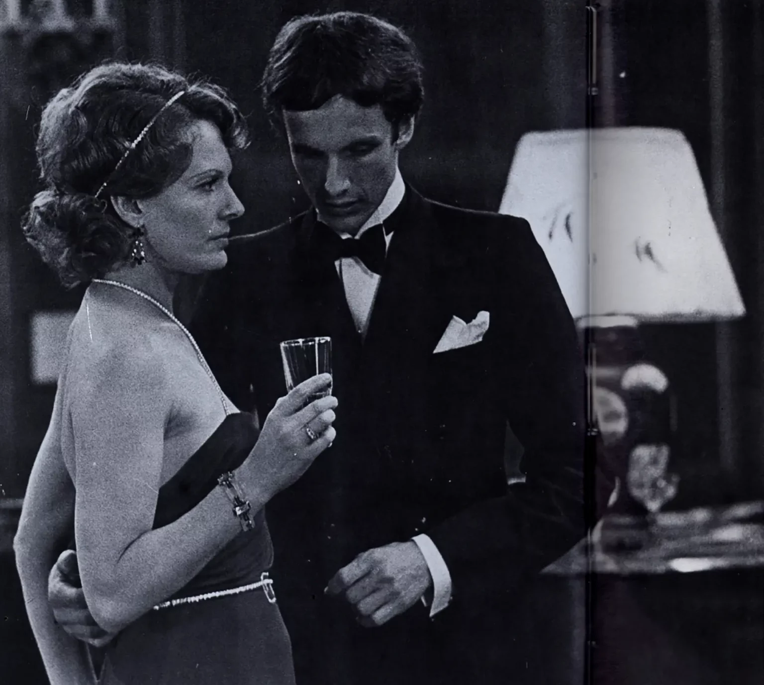 Anne-Marie Stretter (Delphine Seyrig) et Michael Richardson (Mathieu Carrière) dans lndia song Photos Jean Mascolo