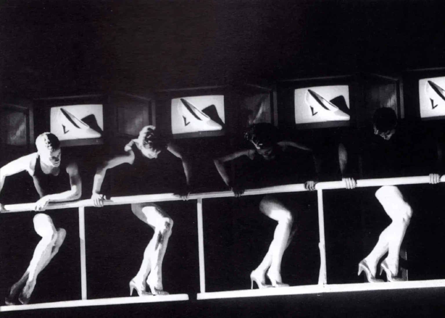 EX MACHINA. Conception et mise en scène: Frédéric Flamand scénographie électronique: Fabrizio Plessi, une production de Charleroi/Danses. Photo de Cugnac.