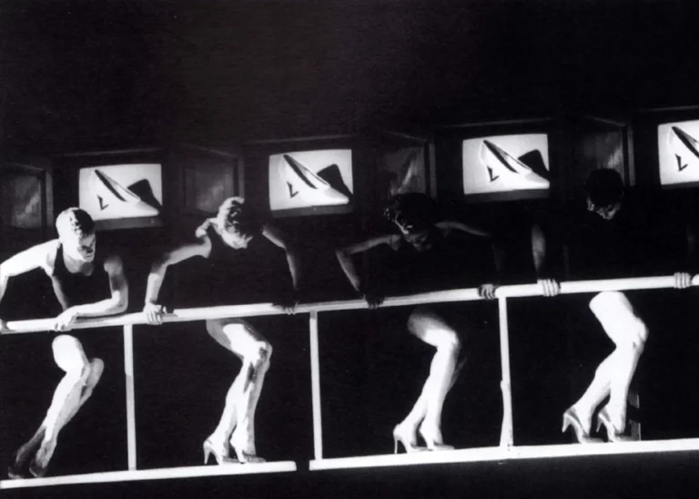 EX MACHINA. Conception et mise en scène: Frédéric Flamand scénographie électronique: Fabrizio Plessi, une production de Charleroi/Danses. Photo de Cugnac.