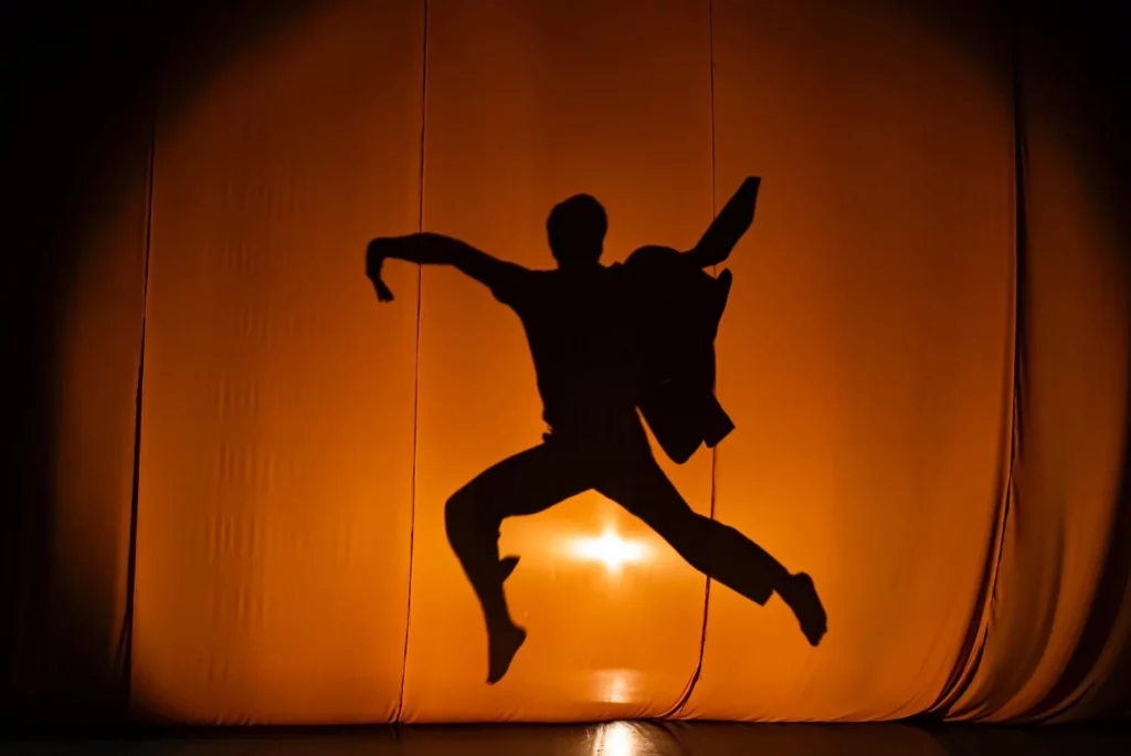 Le Lys et Jasmin, mise en scène de Maera Chouaki, Maison du Théâtre et de la Danse, Epinay-sur-Seine, 2022, crédit L.A. Dubos