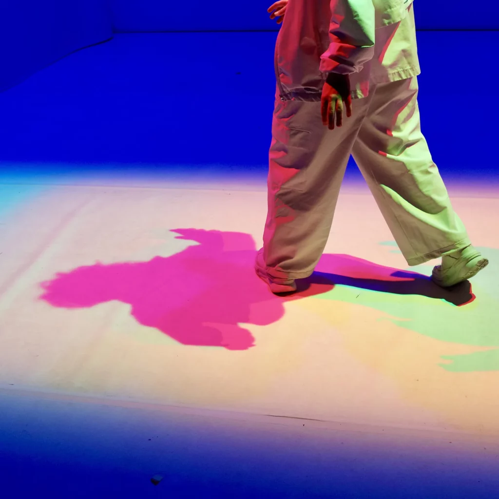 wireless people,2024, théâtre du Rideau, Bruxelles, crédit Camille Freychet