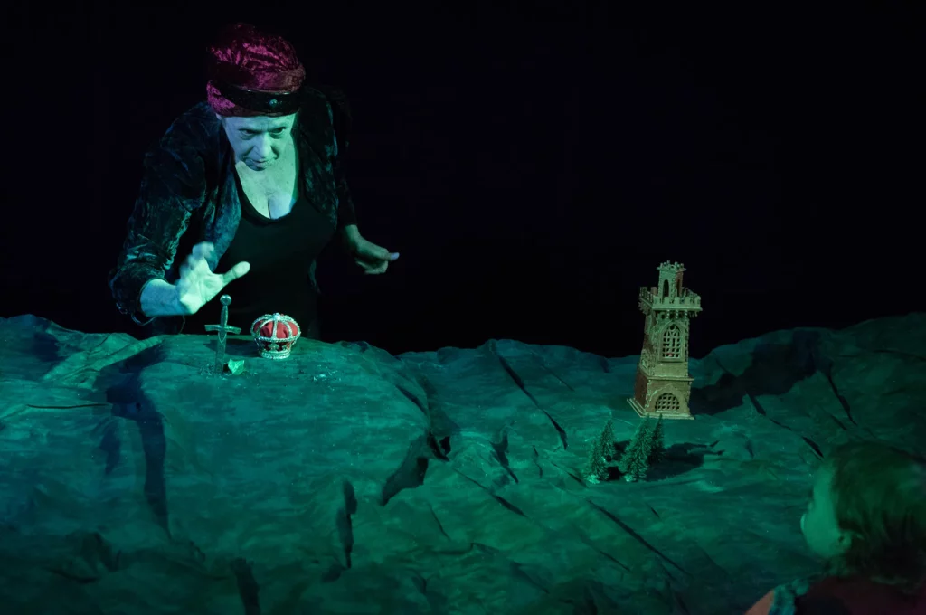 Baby Macbeth, de et par Agnès Limbos, Festival Mondial des Théâtres de Marionnettes, 2017, crédit Marie Piemme