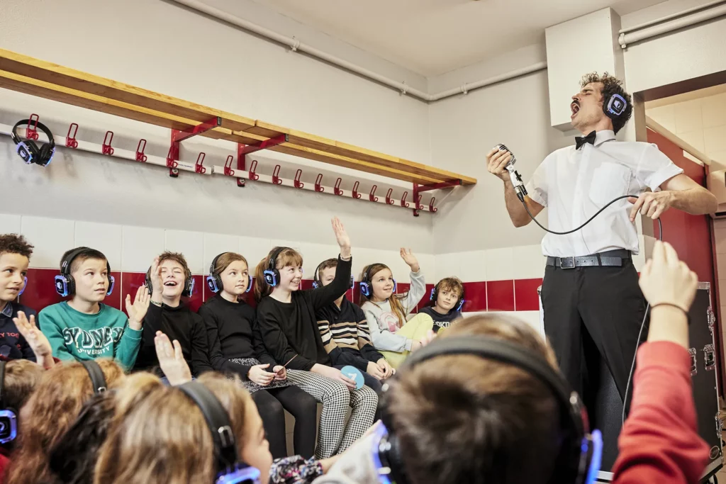 F.A.I.L (Fonce, avance, invincible, loser !), de Marjorie Fabre, un spectacle de la série 4x4, mis en scène par Jonathan Salmon, produit par les Tréteaux de France. ©Christophe Raynaud De Lage