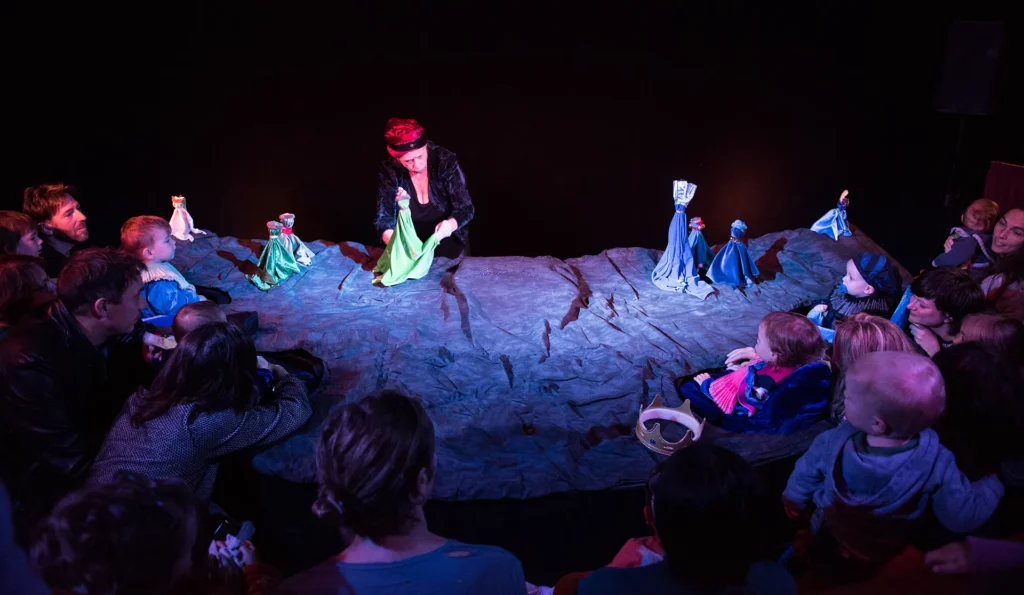 Baby Macbeth, de et par Agnès Limbos, Festival Mondial des Théâtres de Marionnettes, 2017, crédit Marie Piemme