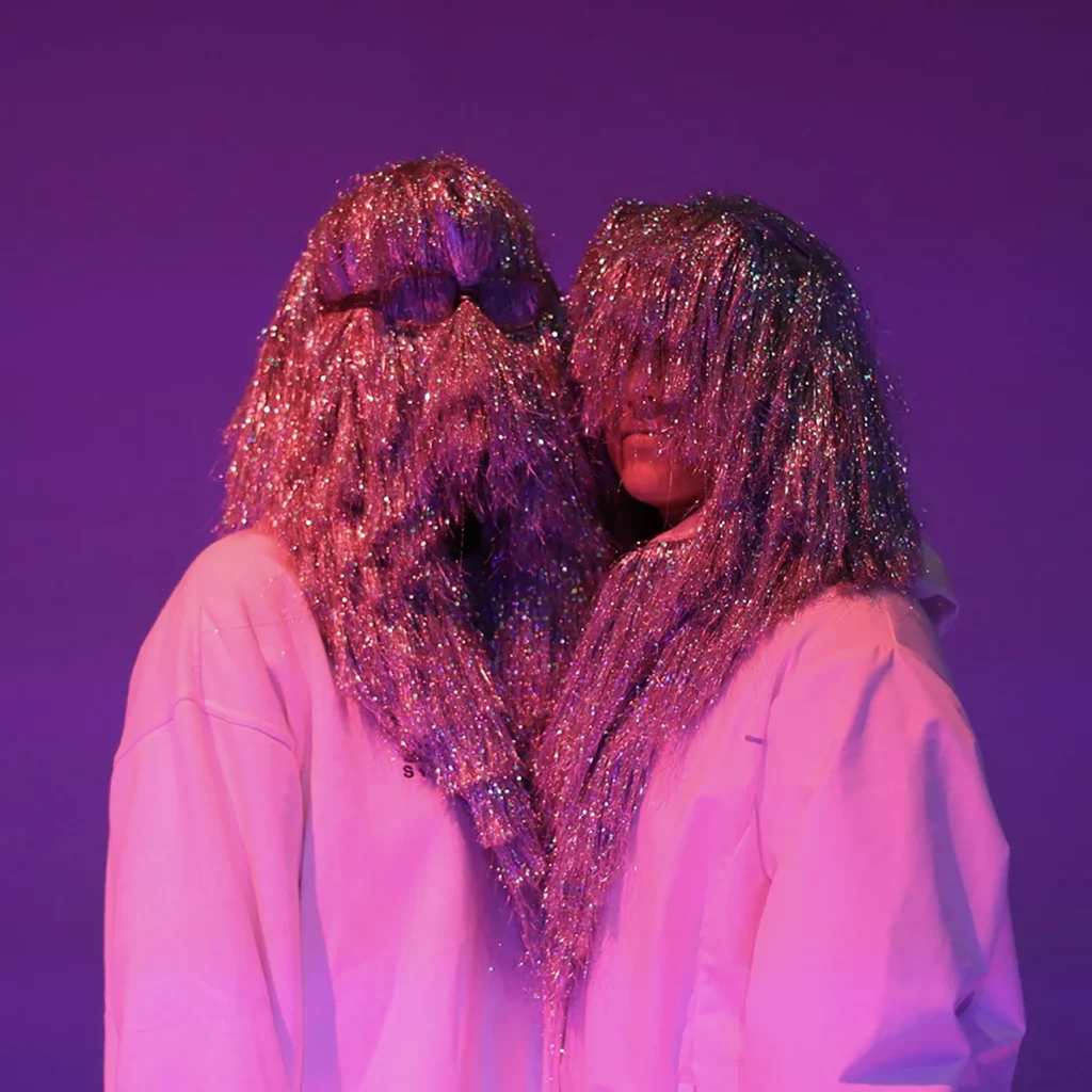 collectif wireless people, greta fjellman et maïa bondeau